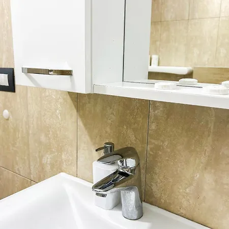 Two Bedrooms, Location 972 Inn Golem (Tirana)