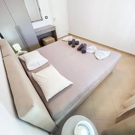 Two Bedrooms, Location 972 Inn Golem (Tirana)