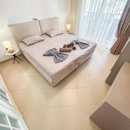 Two Bedrooms, Location 972 *