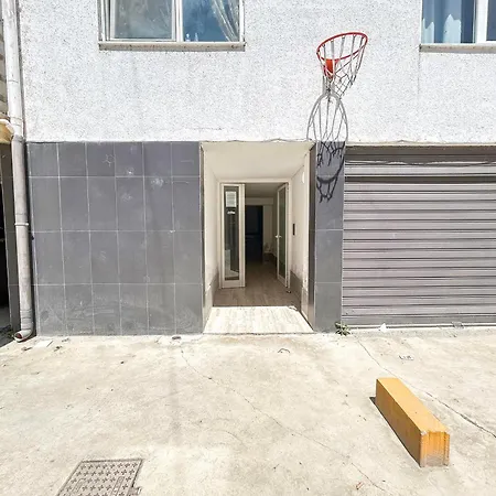 Two Bedrooms, Location 972